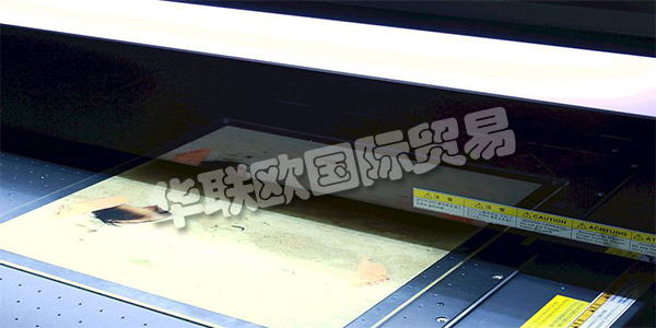 德國(guó)PLANISTAR主要產(chǎn)品：PLANISTAR燈具、熒光燈等。PLANISTAR自1983年以來，他們的團(tuán)隊(duì)一直致力于照明技術(shù)和照明產(chǎn)品。他們制造了帶鹵素?zé)舻钠矫姹彻狻Ｋ麄円呀?jīng)掌握了這項(xiàng)光技術(shù)的知識(shí)和專利，甚至在邊緣照明進(jìn)入許多顯示器和背光之前。