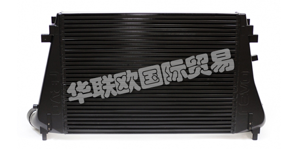 REVO成立于2002年，是汽車后市場(chǎng)行業(yè)的先驅(qū)。REVO軟件和硬件解決方案可以協(xié)調(diào)工作，以釋放引擎的真正潛力。使用最新技術(shù)和設(shè)施在內(nèi)部進(jìn)行設(shè)計(jì)，硬件和軟件工程師均在其專業(yè)領(lǐng)域擁有豐富的經(jīng)驗(yàn)。REVO以提供能夠滿足其客戶要求的高性能并確保使用壽命和可駕駛性為目標(biāo)的產(chǎn)品而感到自豪。下文為您介紹REVO中冷器。